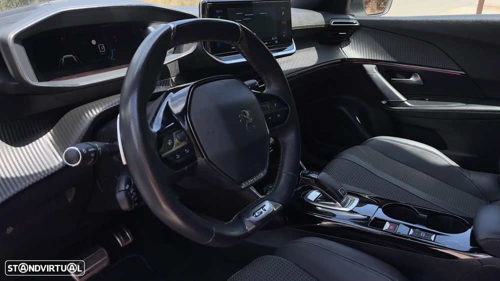 Peugeot 2008 PureTech 130 EAT8 GT - 21