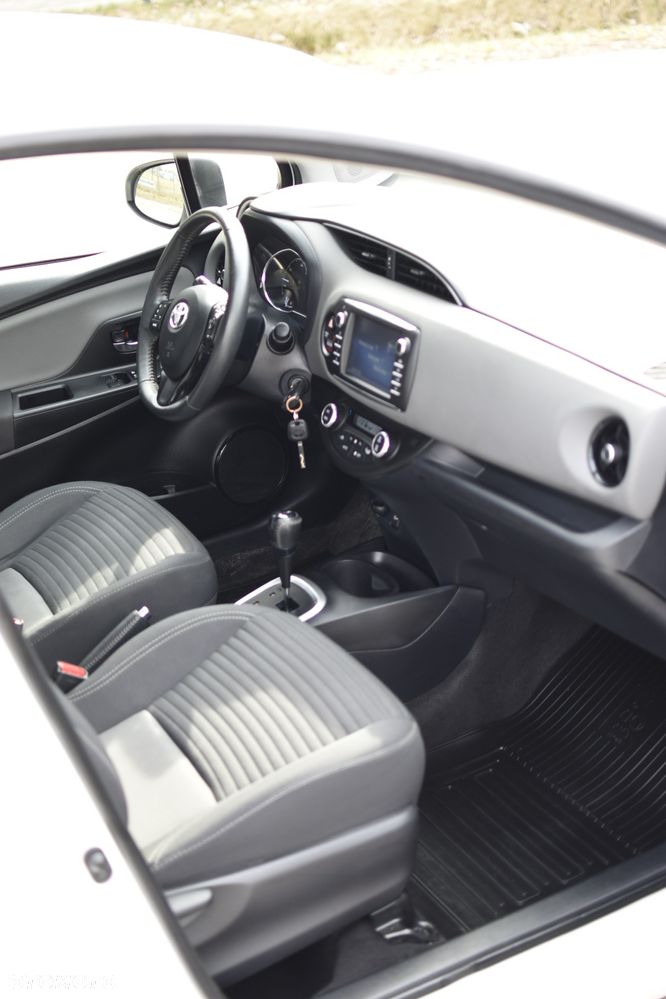 Toyota Yaris Hybrid 100 Premium EU6 - 39