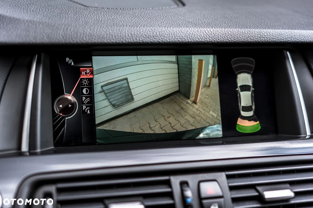 BMW Seria 5 520d xDrive - 16