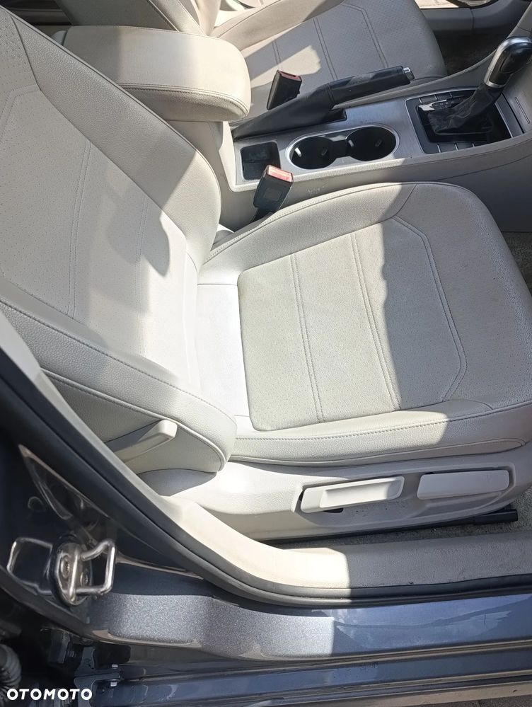 Volkswagen Passat - 13