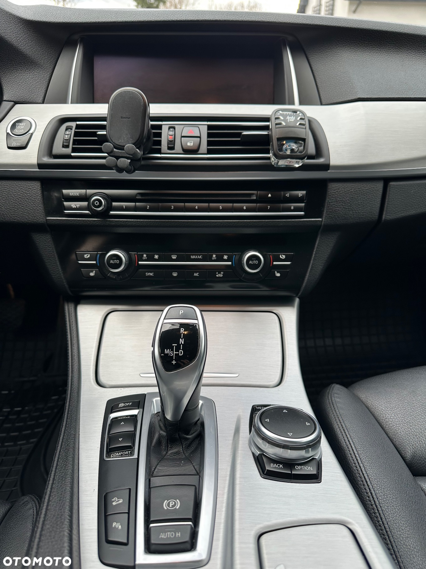 BMW Seria 5 528i xDrive - 23