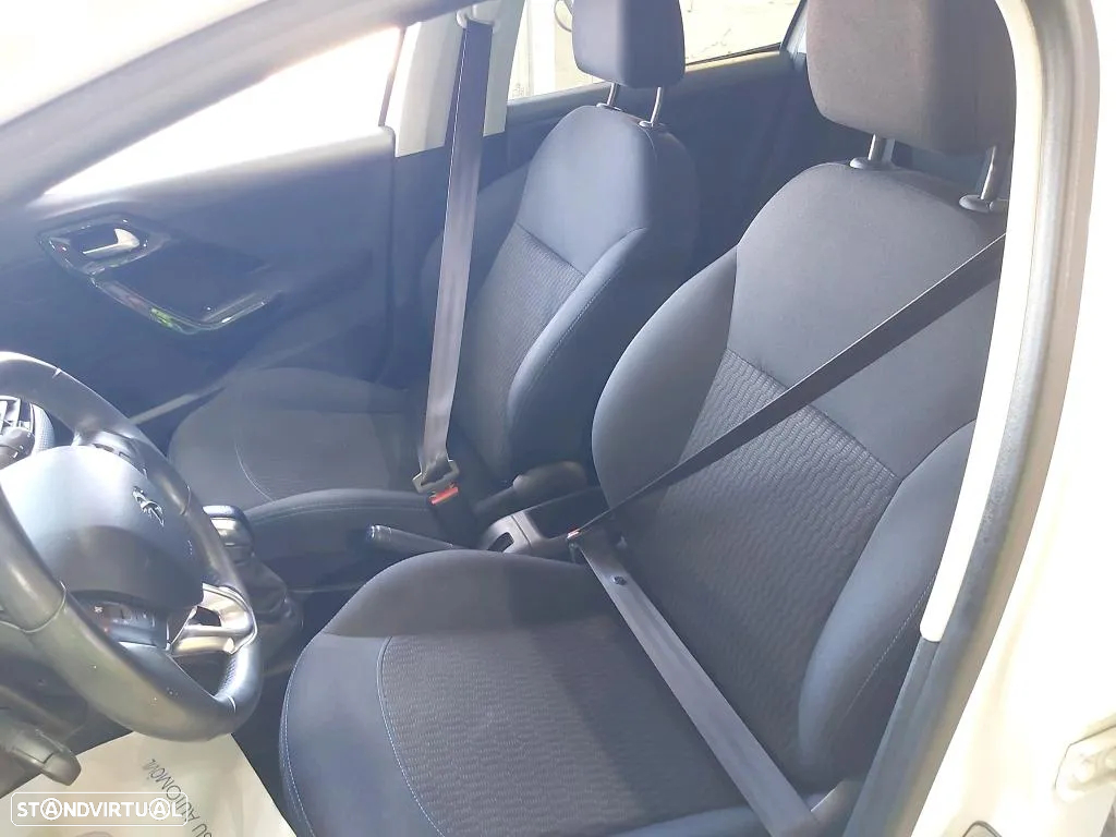 Peugeot 208 1.2 PureTech Signature - 3