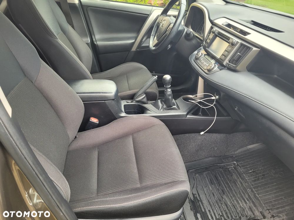 Toyota RAV4 2.0 D-4D Active - 9