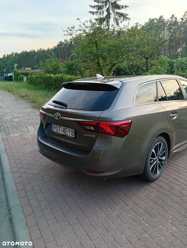 Toyota Avensis 2016 photo 5