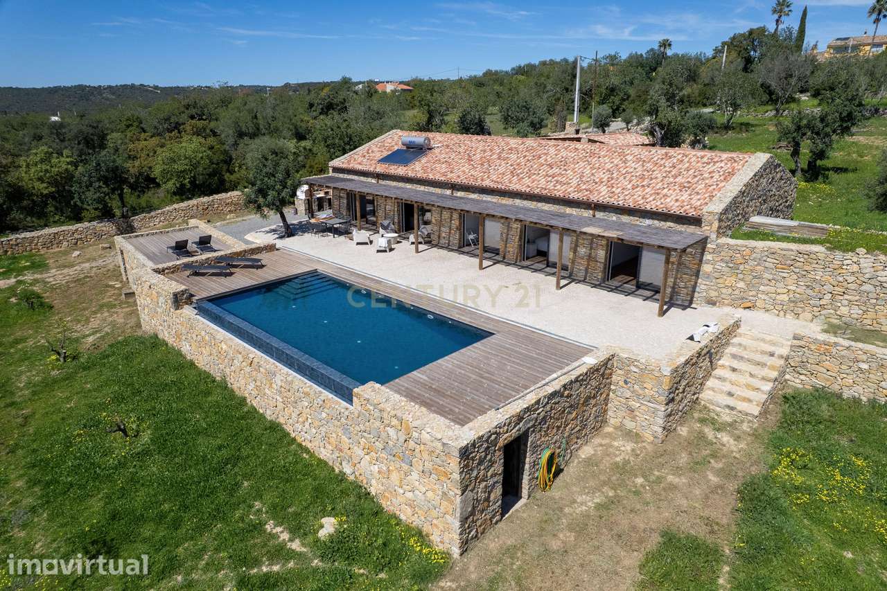 Moradia T3 Térrea de Luxo com Piscina Infinita, Privacidade Total e Am - Grande imagem: 3/23
