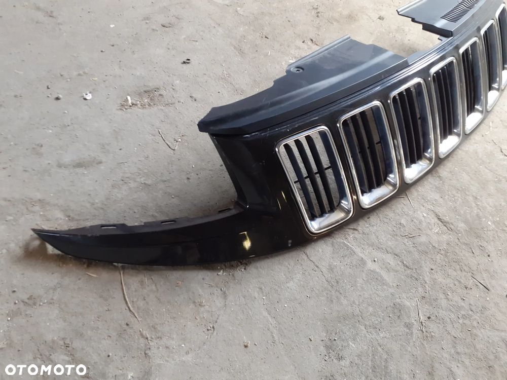 12056 Grill atrapa Jeep Grand Cherokee WK2 lift - 4
