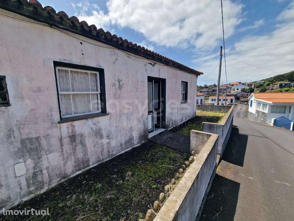 Moradia para Recuperar na Calheta do Nesquim, Lajes do Pico - Grande imagem: 2/15