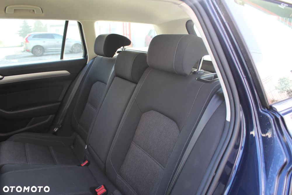 Volkswagen Passat Variant 1.6 TDI SCR DSG Comfortline - 25