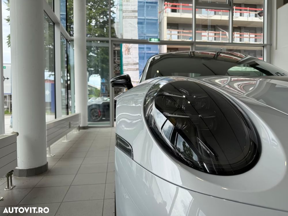 Porsche 911 Carrera 4 GTS PDK - 6