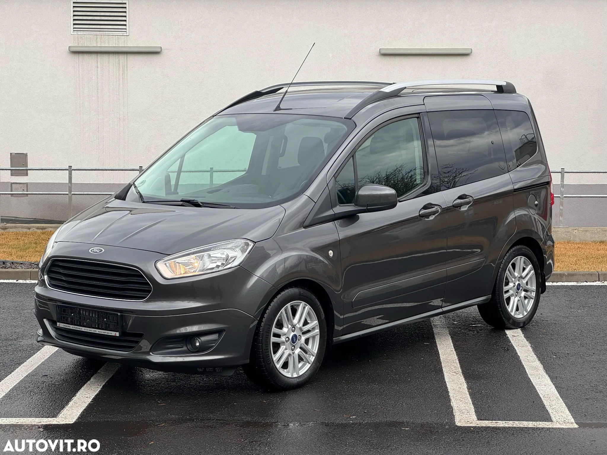 Ford Tourneo Courier 1.0 EcoBoost Titanium - 2