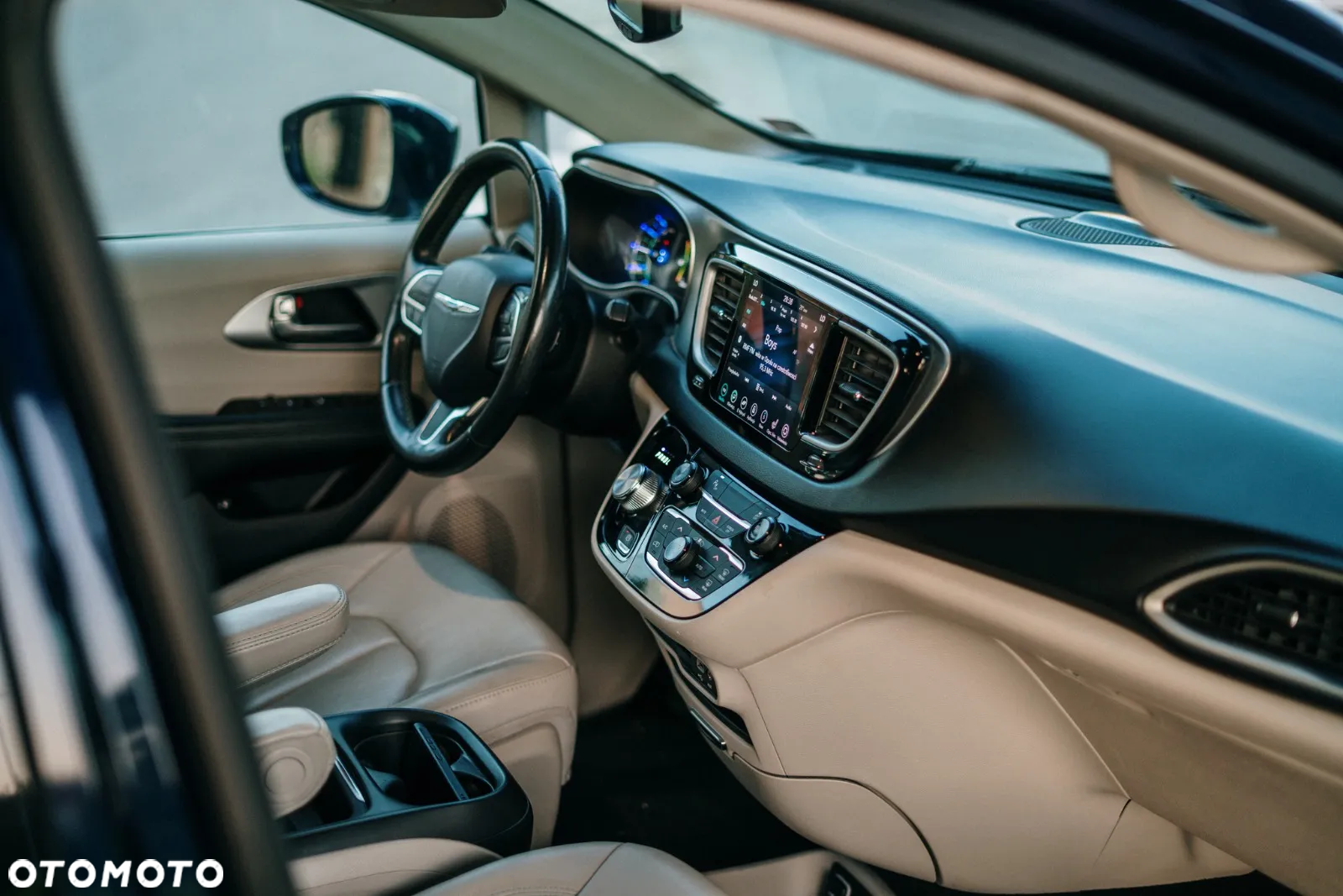 Chrysler Pacifica - 16