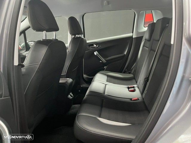 Peugeot 2008 1.2 PureTech Allure - 11