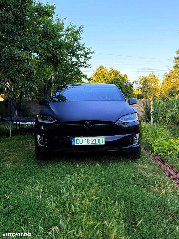 Tesla Model X - 3