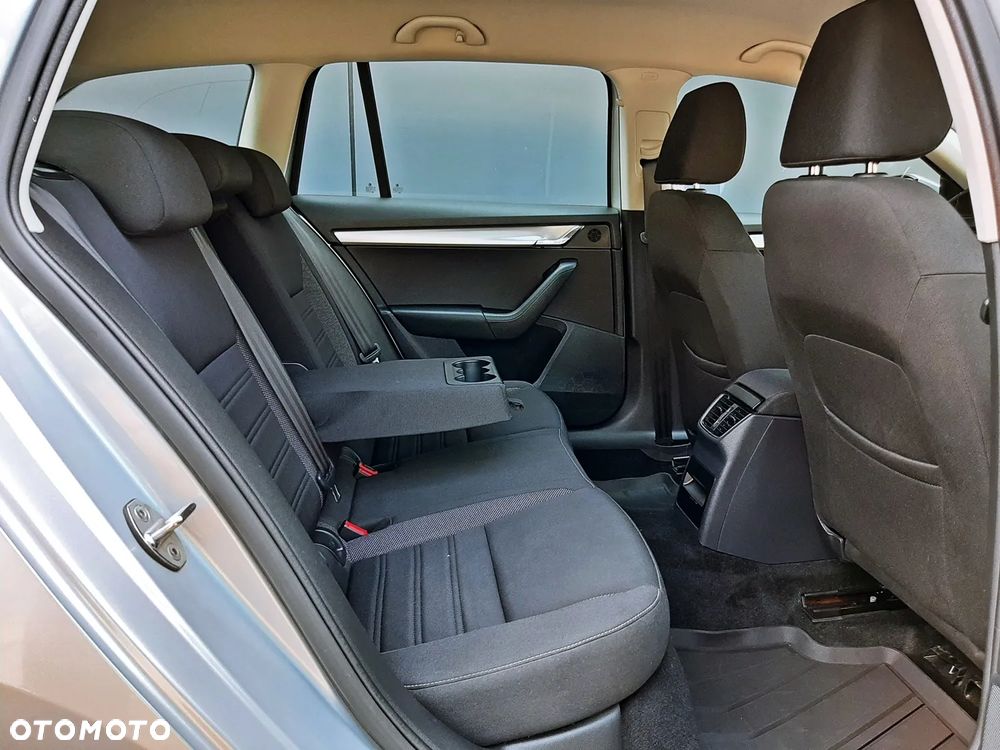 Skoda Octavia 2.0 TDI Ambition DSG - 30