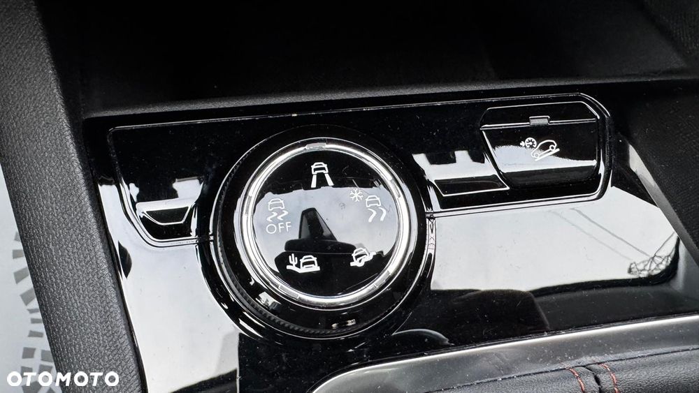 Peugeot 3008 1.2 PureTech Road Trip S&S - 31