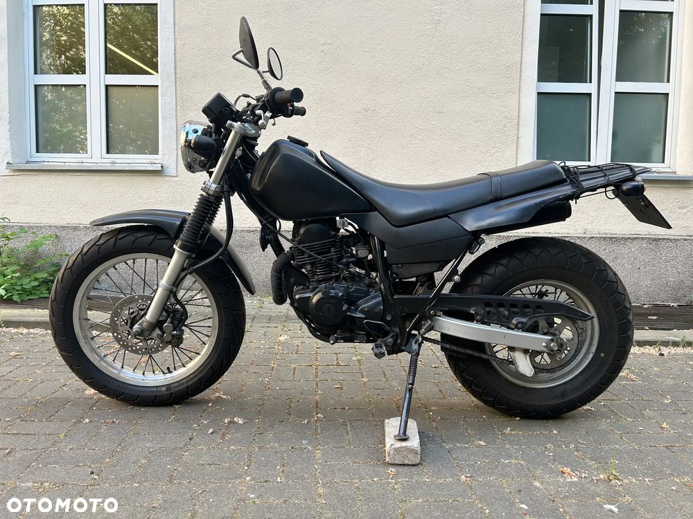 Yamaha TW - 4