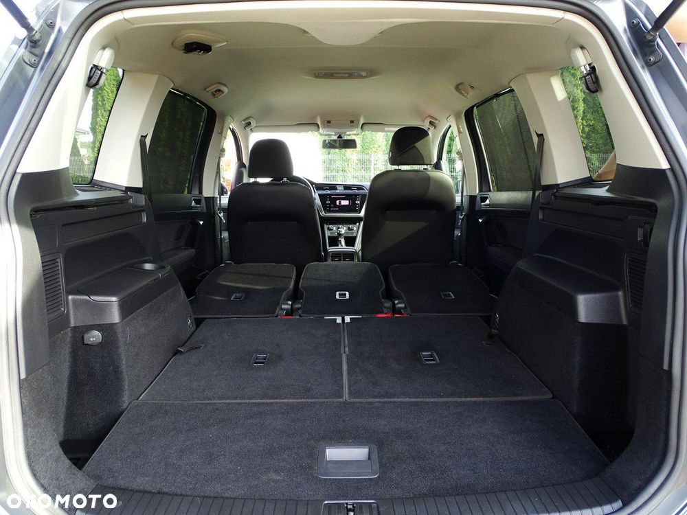 Volkswagen Touran - 39