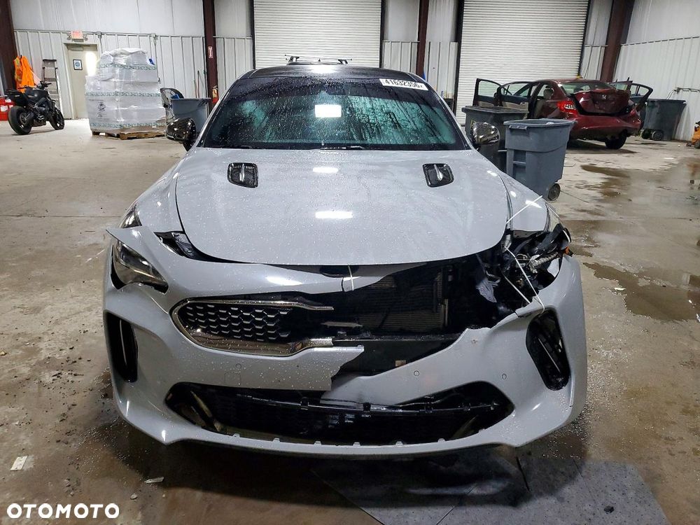 Kia Stinger - 5