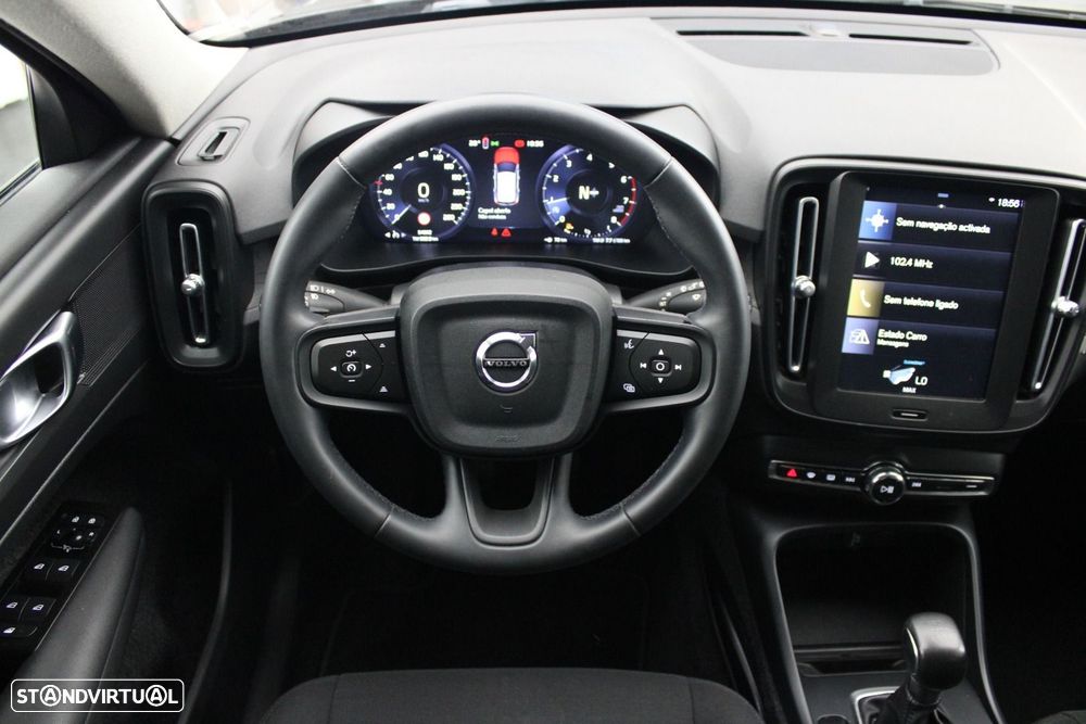 Volvo XC 40 1.5 T2 Momentum Core — fotografia 9