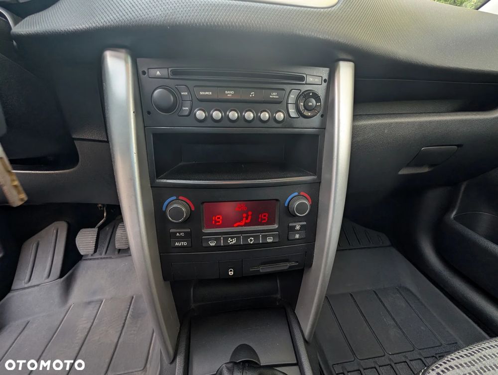 Peugeot 207 1.4 - 23