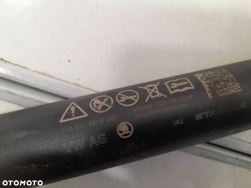 Skoda Octavia IV 4 HB SIŁOWNIK KLAPY TYŁ 5E6827851B - 2