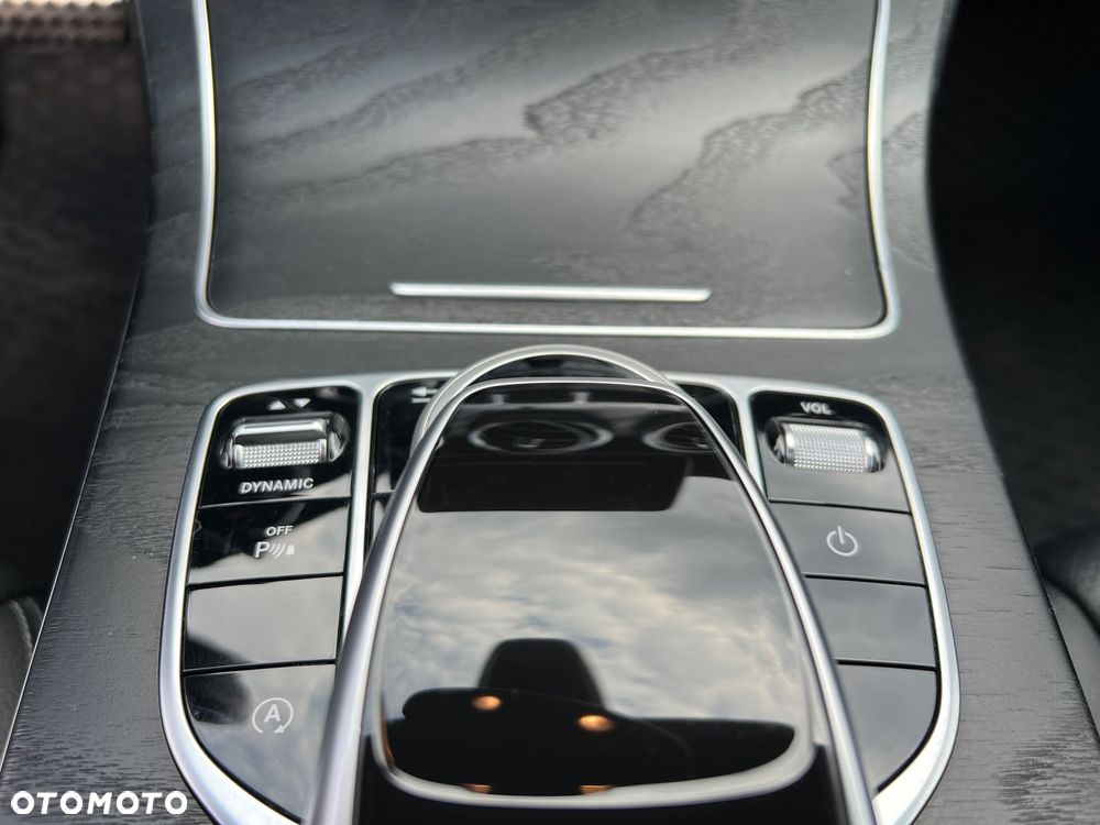Mercedes-Benz Klasa C 200 4-Matic 9G-TRONIC - 22