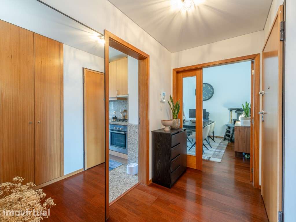 APT T2+1 | QUINTA DA SEARA | ÚLTIMO PISO | GARAGEM | ARRUMO - Grande imagem: 2/36