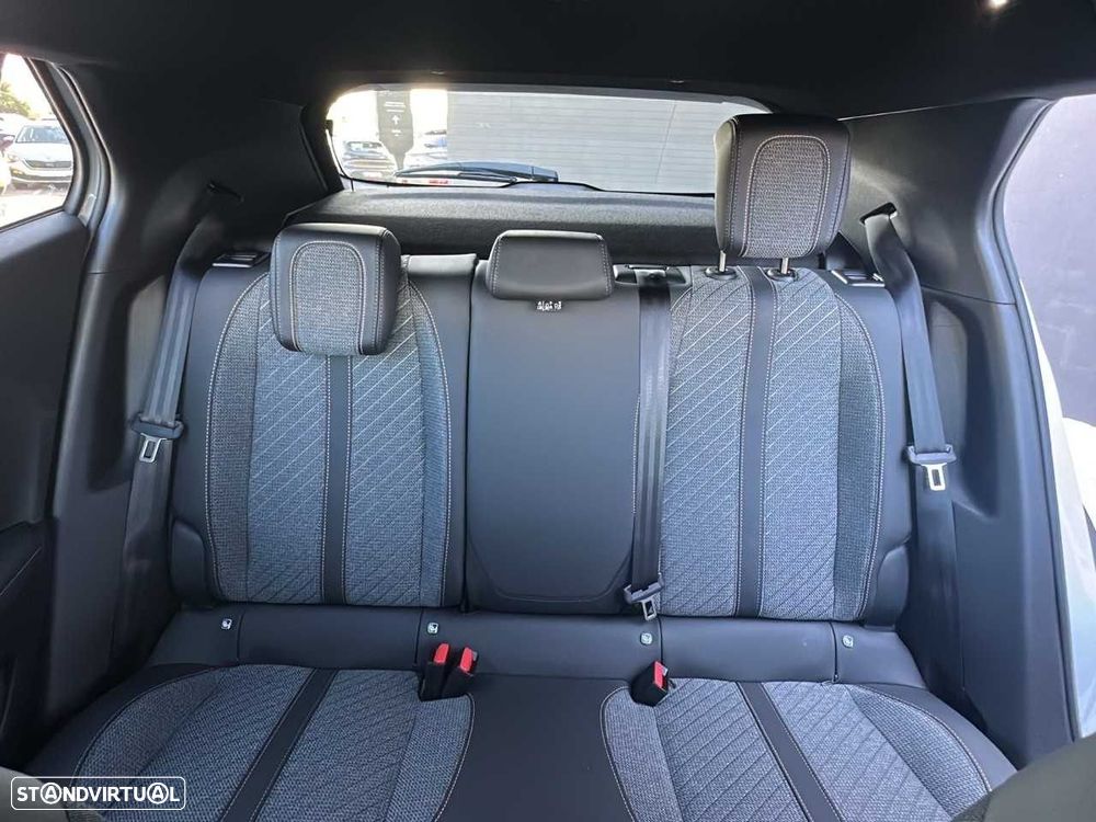 Peugeot 2008 1.2 PureTech Allure - 10
