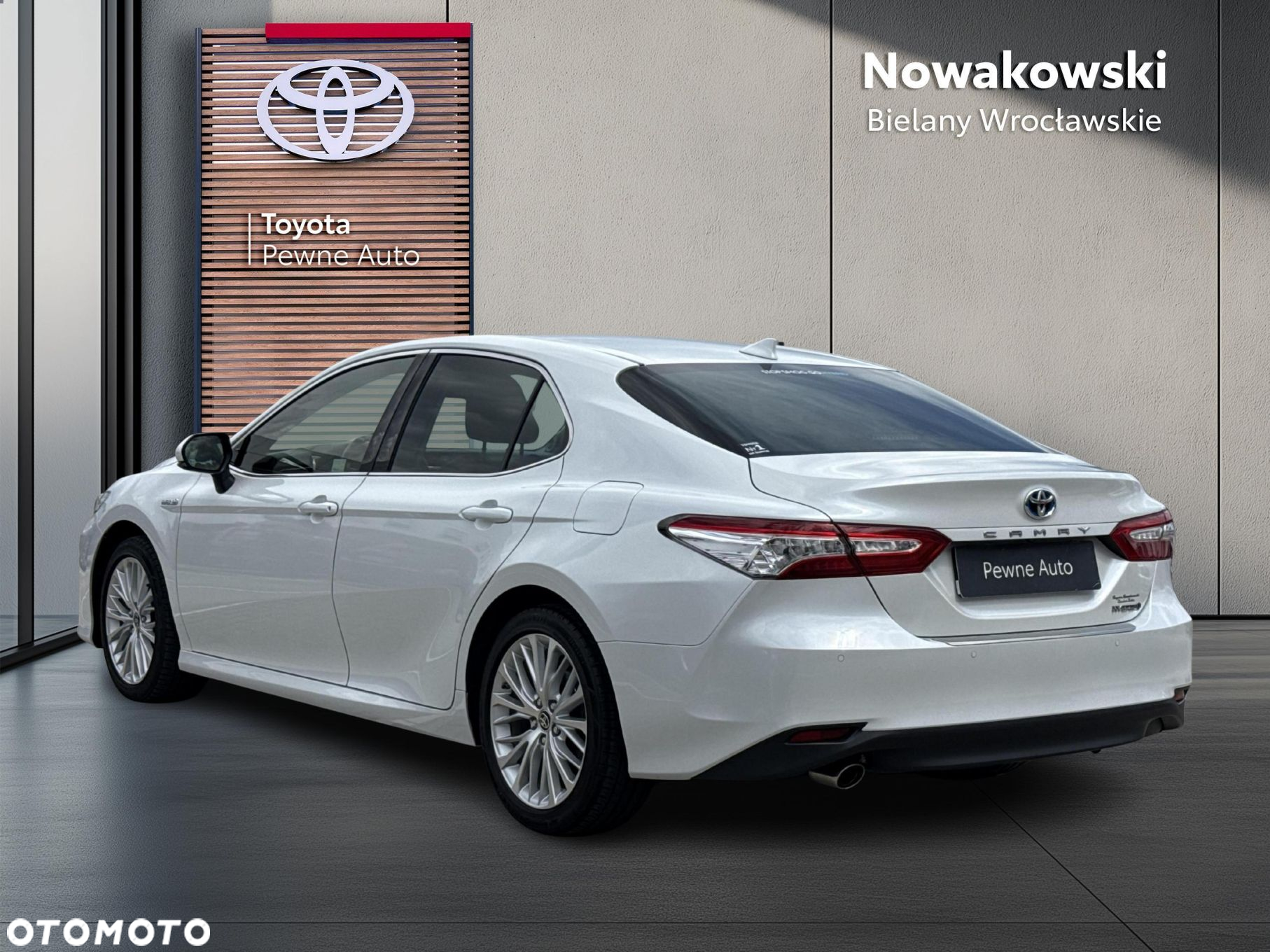 Toyota Camry - 3