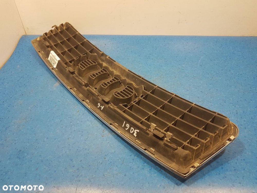 AUDI A6 C5 2.5 TDI ATRAPA / GRILL - 7