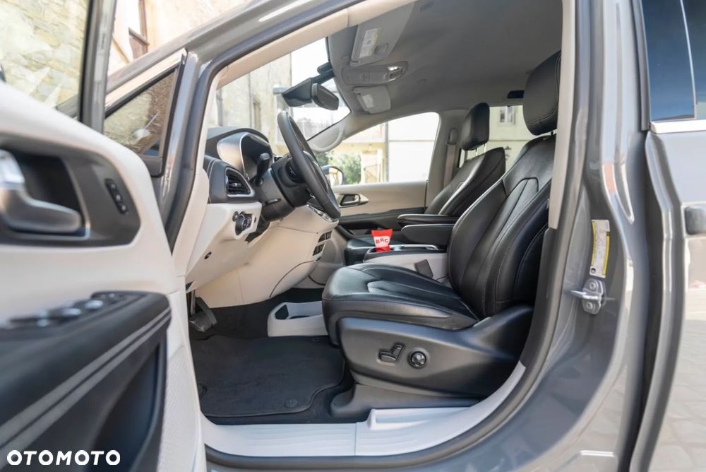 Chrysler Pacifica - 5