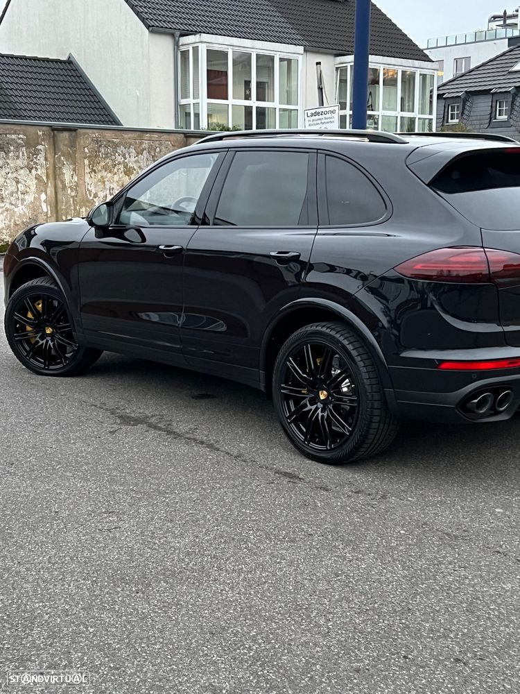 Porsche Cayenne Turbo S - 2