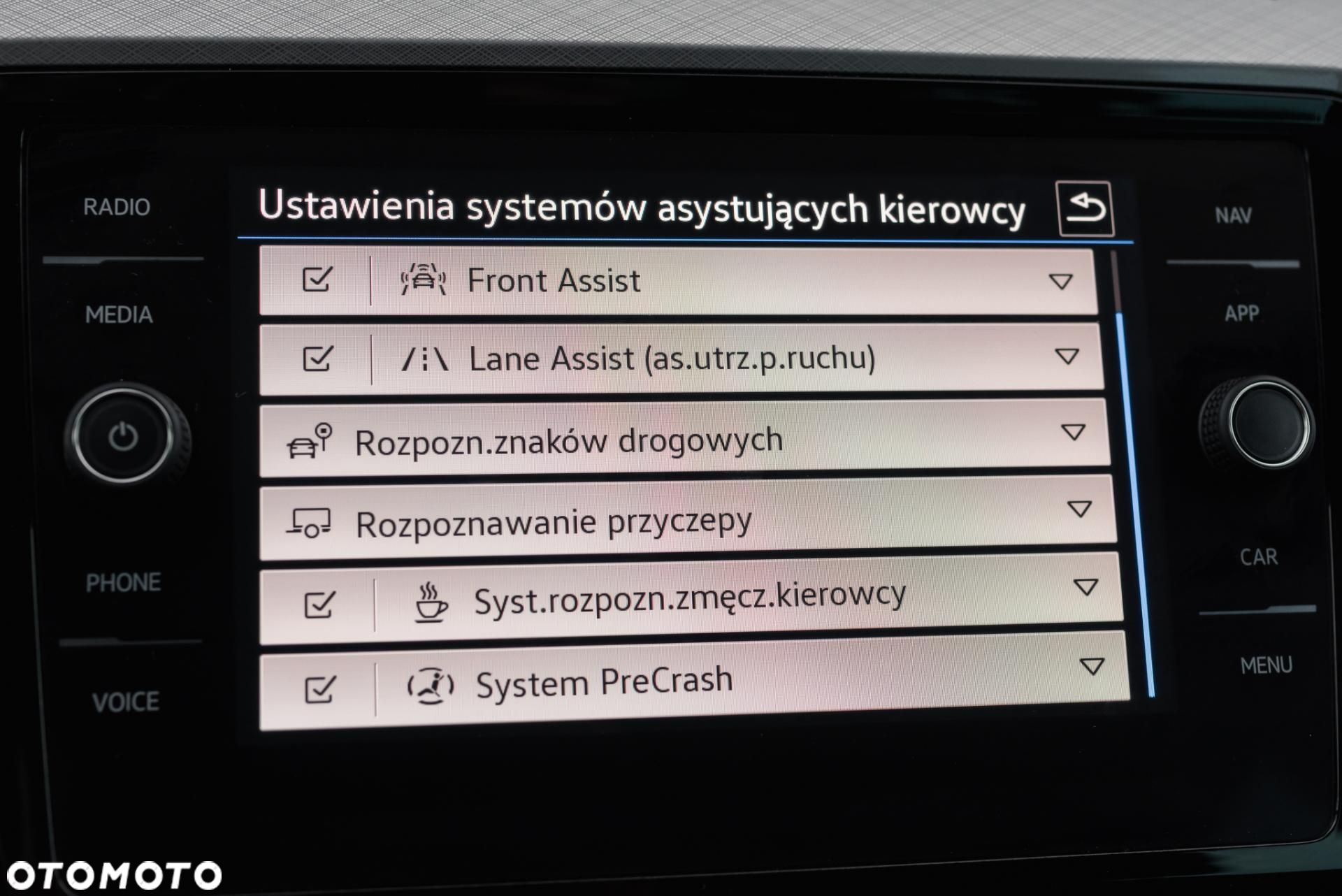 Volkswagen Passat - 19