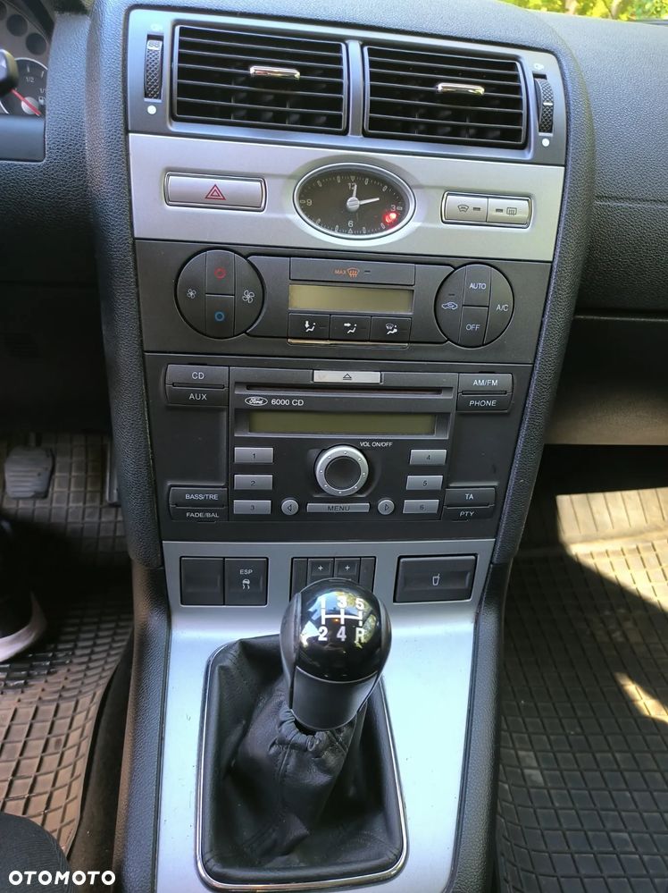 Ford Mondeo 2.0 Ambiente - 11