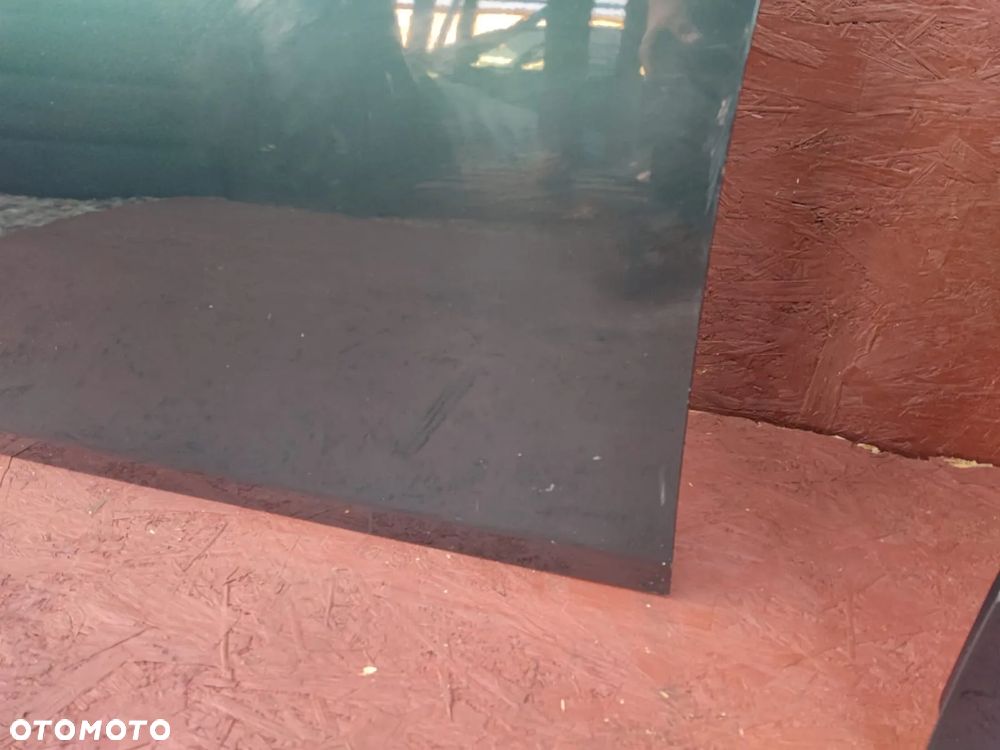 BMW E60 / E60 LCI / E61 / E61 LCI. ORYGINALNE KOMPLETNE DRZWI LEWE / PRAWE EUROPA. W KOL. TIEFGRUEN METALLIC. O NR: 7 202 339 / 7 181 003 / 7 111 375 / 7 202 340 / 7 111 376 / 7 181 004 OEM. W BARDZO DOBRYM STANIE. - 7