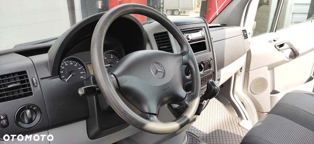 Mercedes-Benz Sprinter - 11