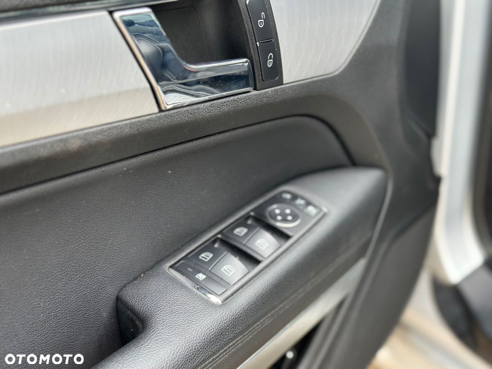 Mercedes-Benz Klasa E 350 CDI DPF Coupe BlueEFFICIENCY 7G-TRONIC Avantgarde - 21