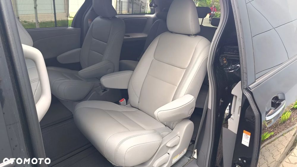 Toyota Sienna 3.5 V6 XLE AWD - 22