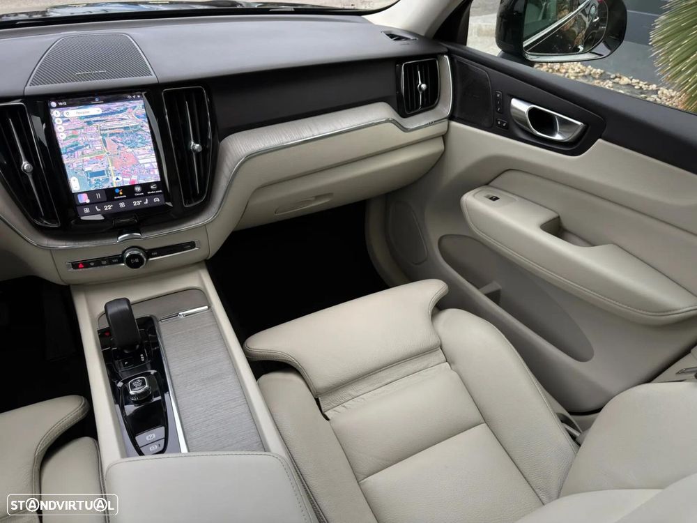 Volvo XC 60 2.0 T6 PHEV Plus Dark AWD - 28