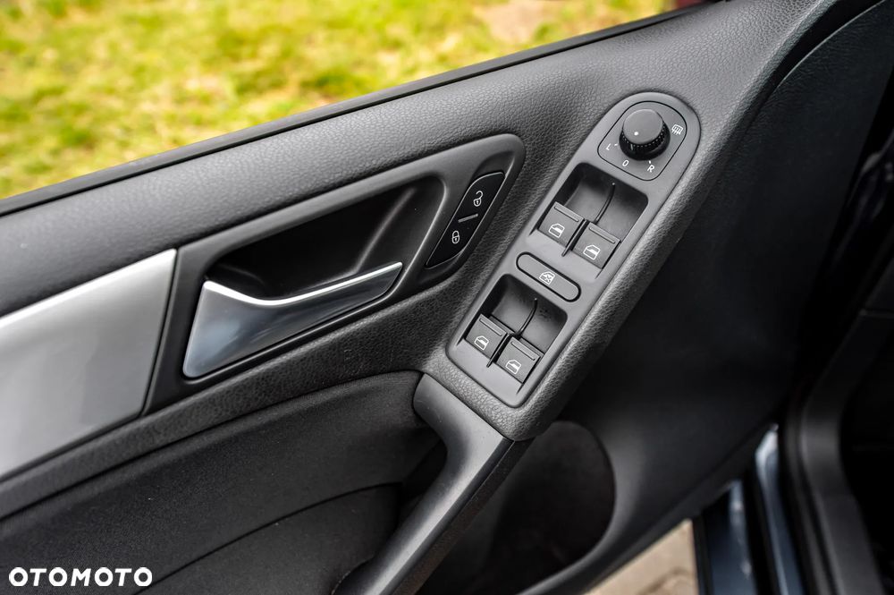 Volkswagen Golf 1.6 Highline - 28