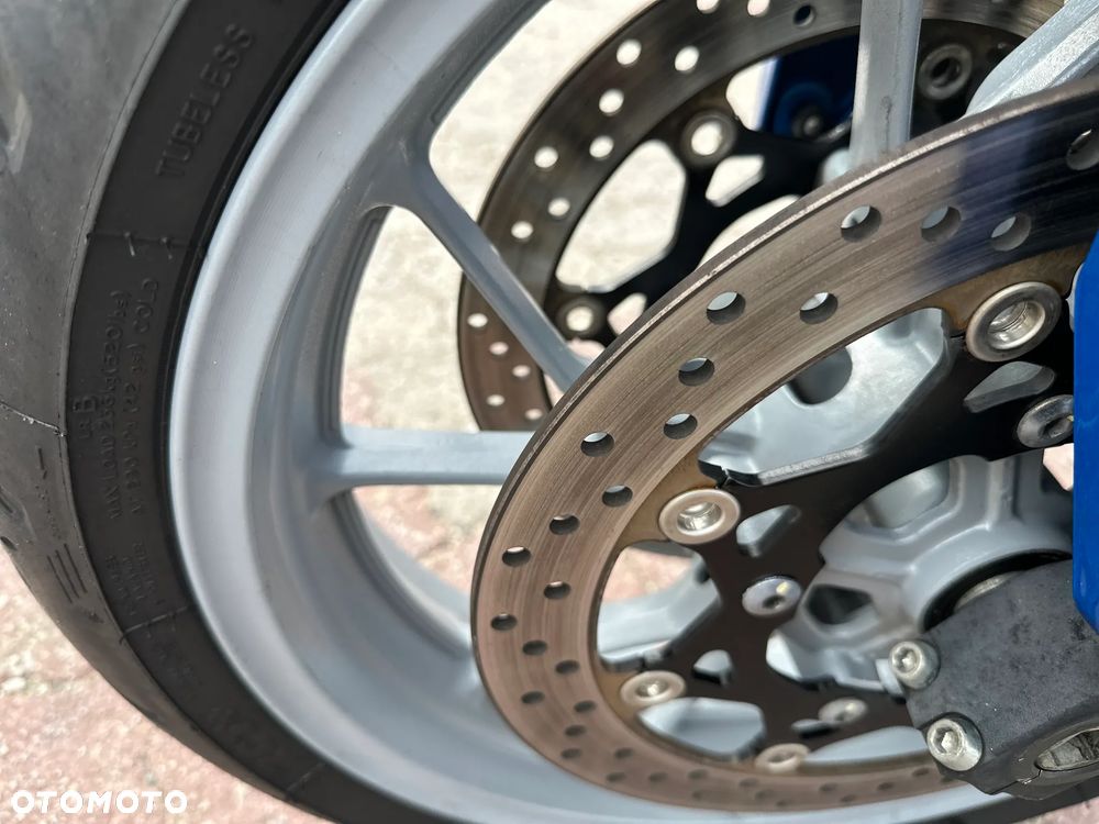 Suzuki GSX - 12