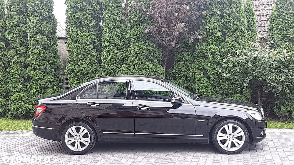 Mercedes-Benz Klasa C 180 CGI BlueEFFICIENCY Avantgarde - 4