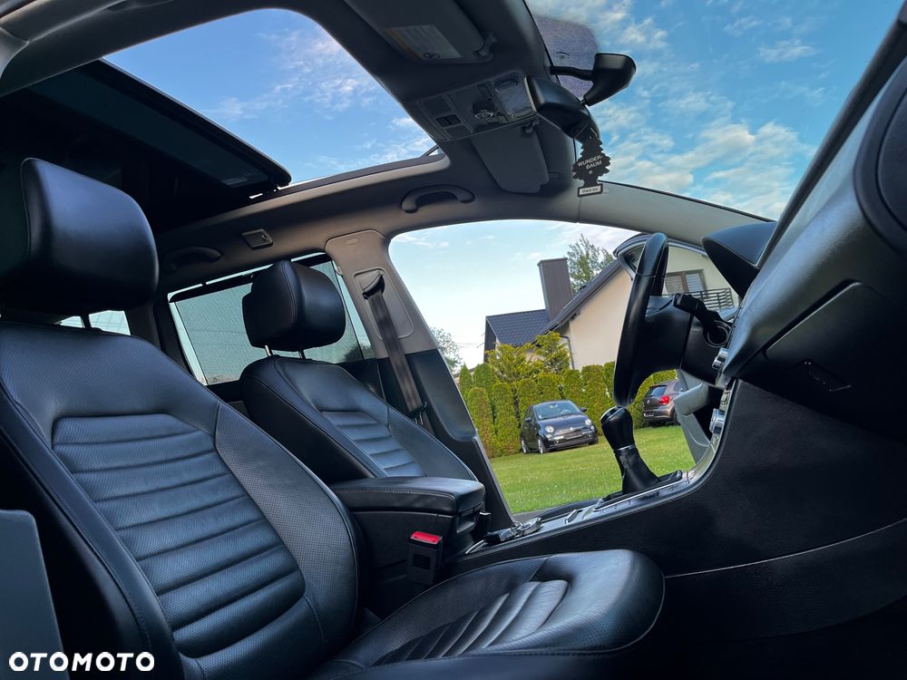 Volkswagen Passat 2.0 TDI 4Motion BlueMotion Technol Highline - 32