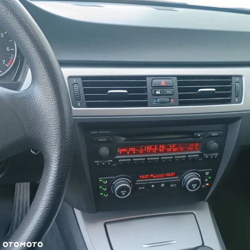 BMW Seria 3 318i - 15