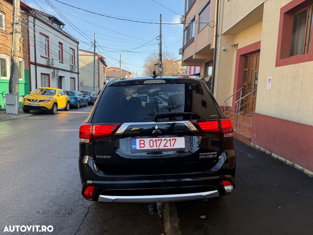 Mitsubishi Outlander 2.0 4WD Plus - 14