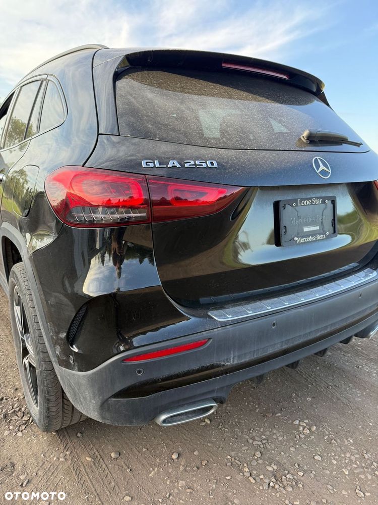 Mercedes-Benz GLA 250 4-Matic AMG Line - 13