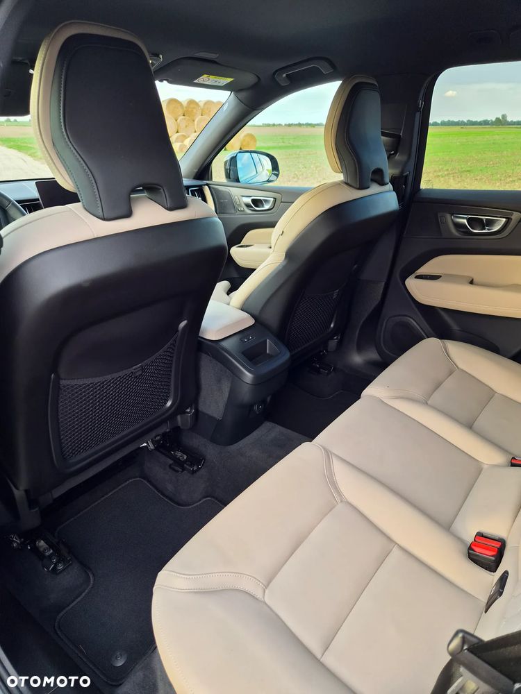 Volvo XC 60 B5 B AWD Plus Dark - 12