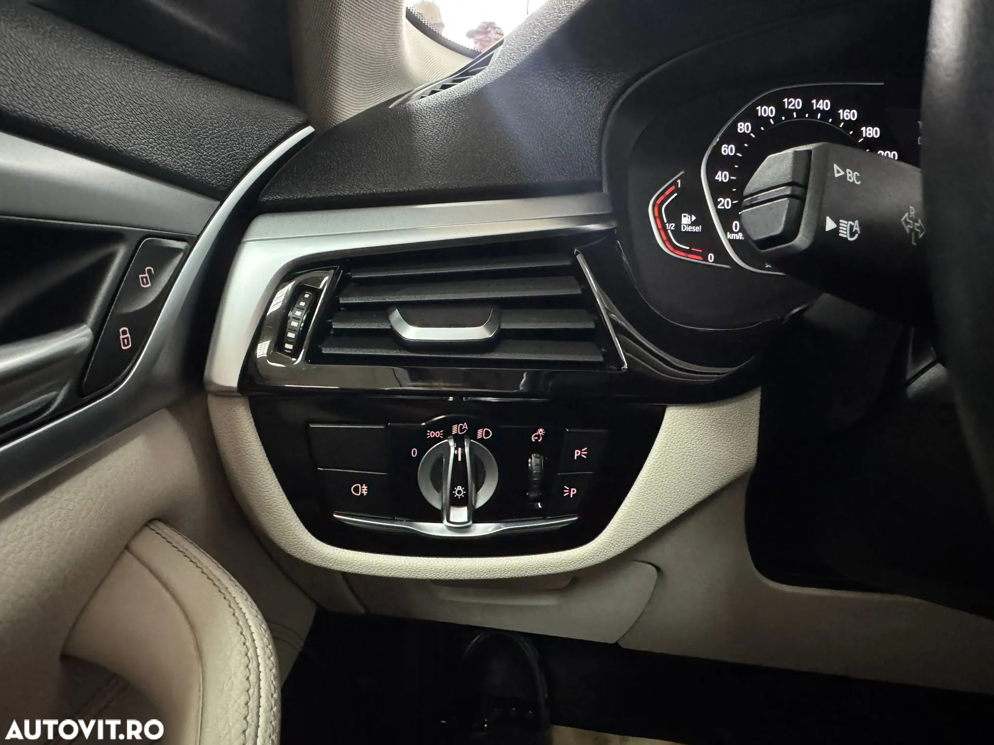 BMW Seria 5 530d xDrive Aut. - 33