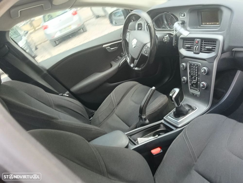 Volvo V40 1.6 D2 Momentum Eco - 8