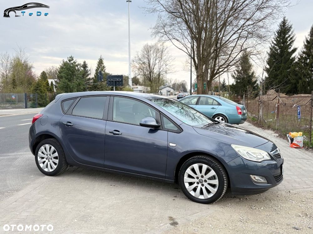 Opel Astra 2.0 CDTI DPF Cosmo - 9